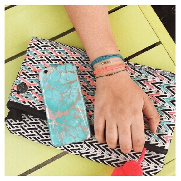 Summer Holiday Foldover Clutch - Picture 5 of 6